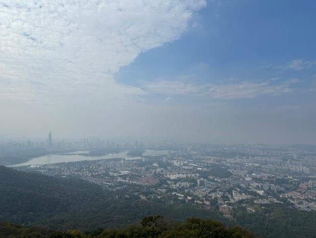 东北暴雨最新天气，一场秋雨一场寒，东北大地备受考验